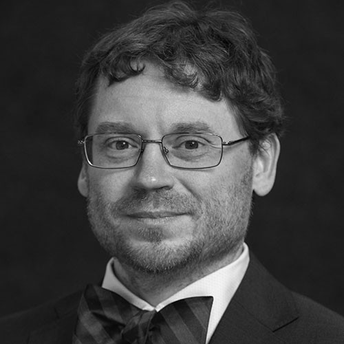 Headshot of Geoffrey Pinski