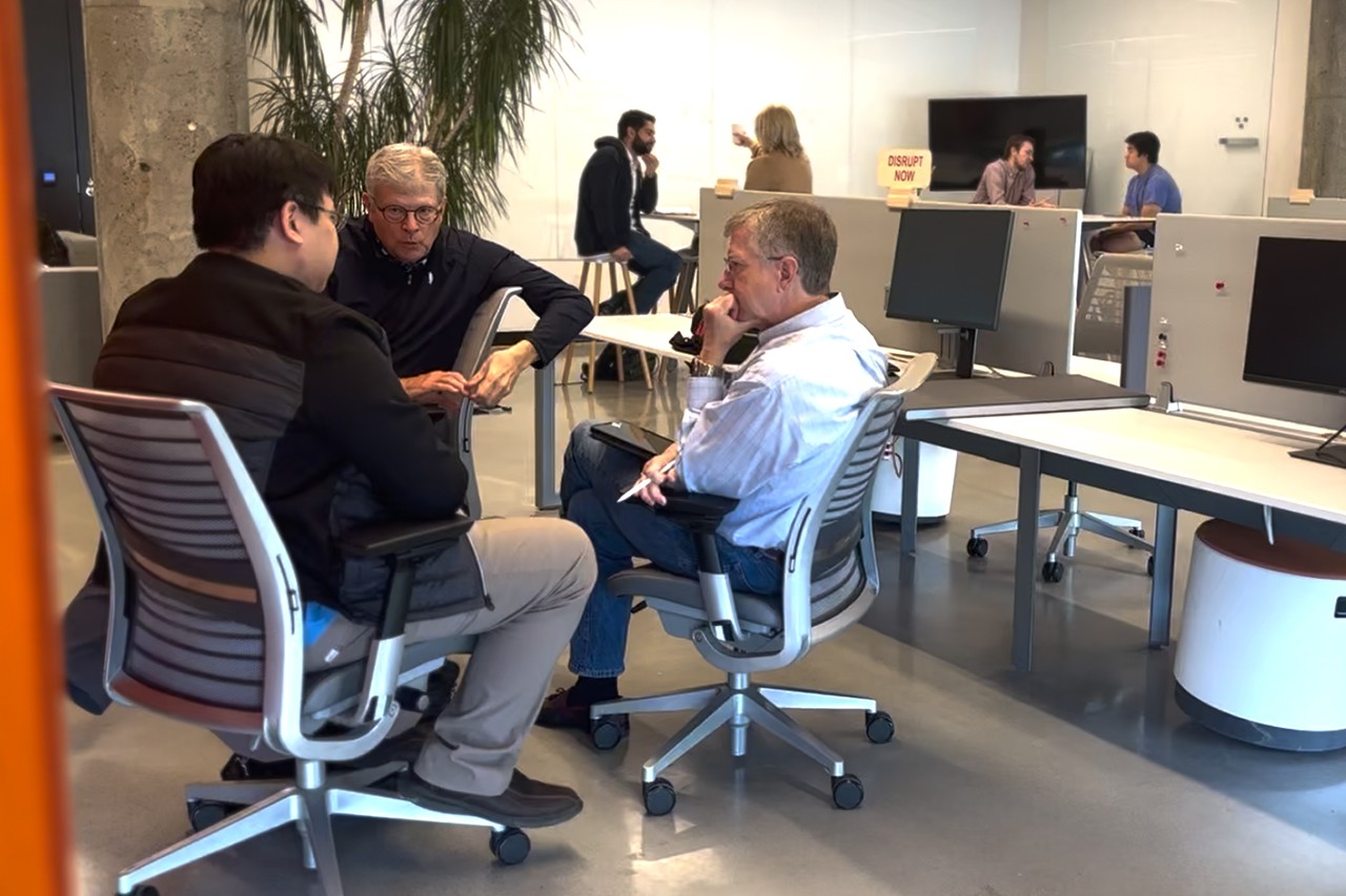 student talking with eir